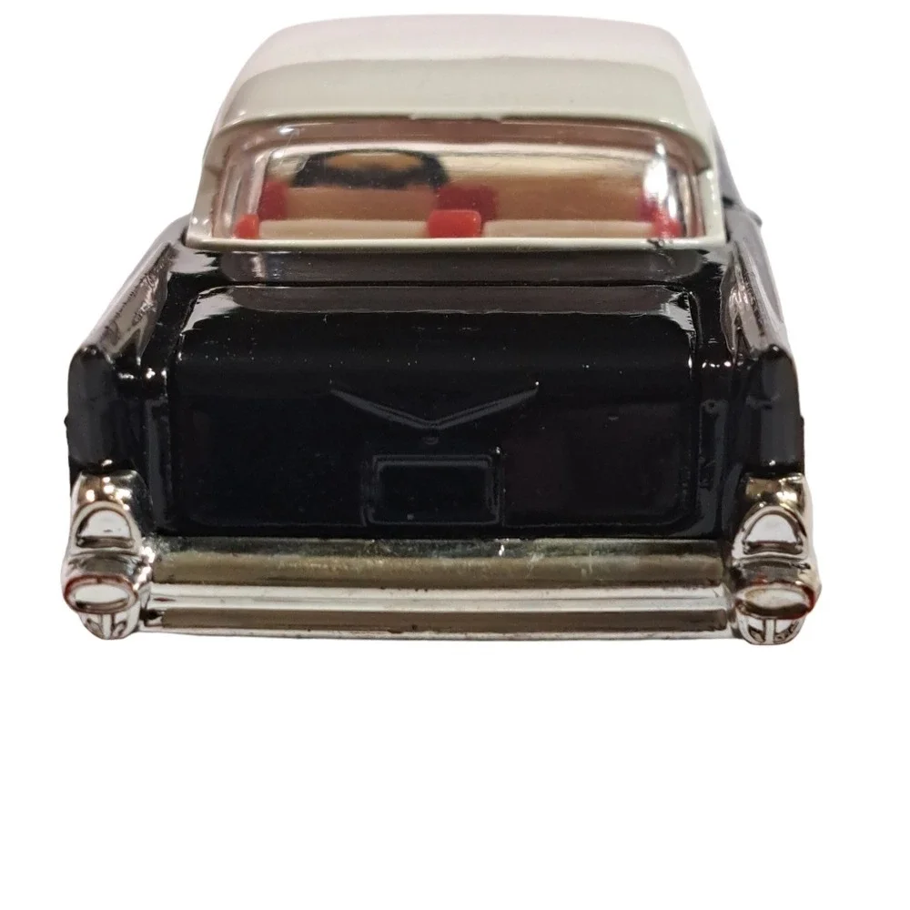 Corgi 1957 Black/White Chevrolet Bel Air 1/43 Scale C825/1 Made In GT Br…